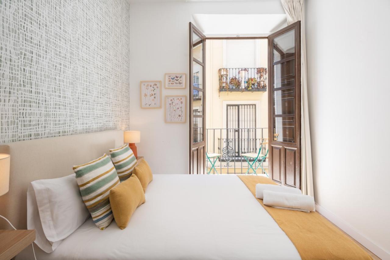 Apartamentos Luna Suites Palacio Dorita Granada Luaran gambar