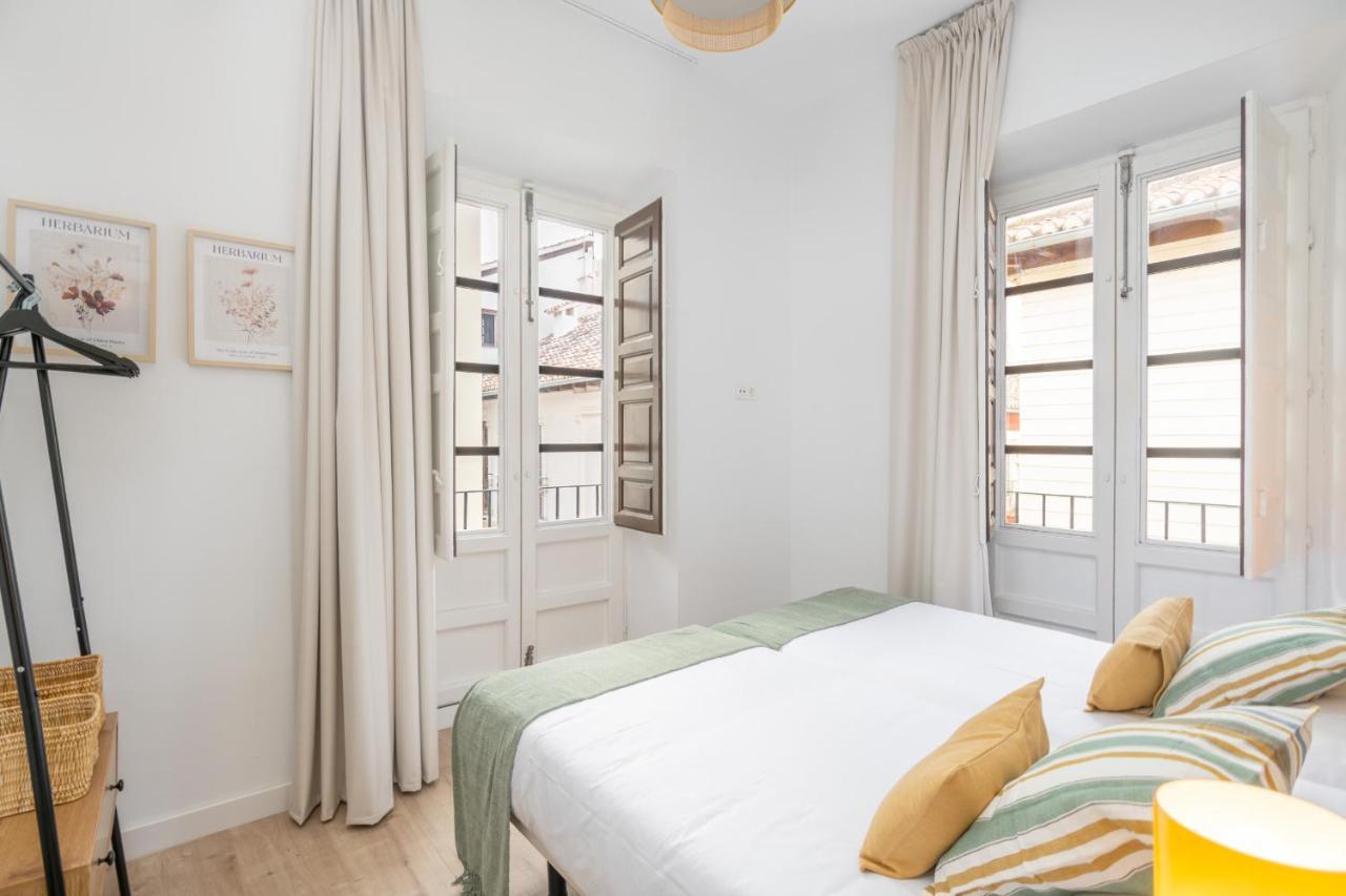 Apartamentos Luna Suites Palacio Dorita Granada Luaran gambar