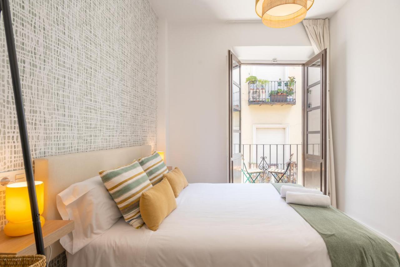 Apartamentos Luna Suites Palacio Dorita Granada Luaran gambar