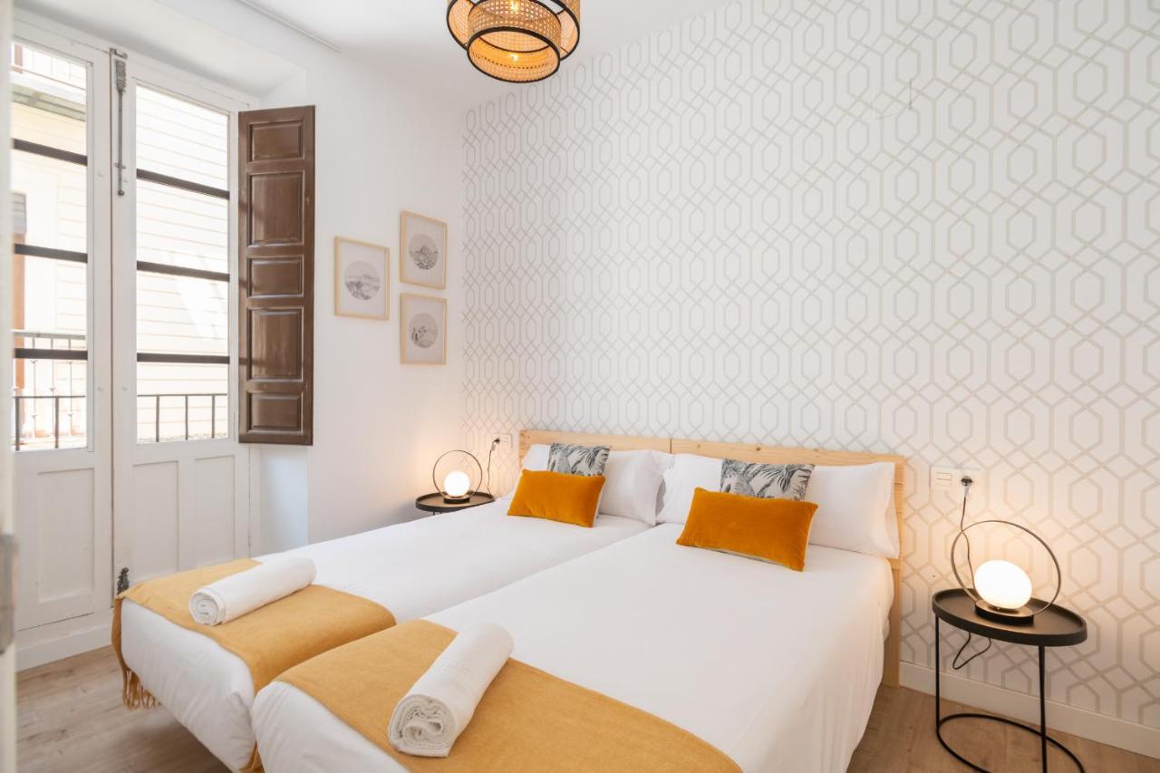 Apartamentos Luna Suites Palacio Dorita Granada Luaran gambar
