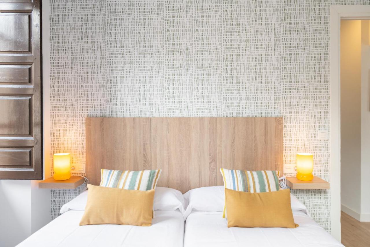 Apartamentos Luna Suites Palacio Dorita Granada Luaran gambar
