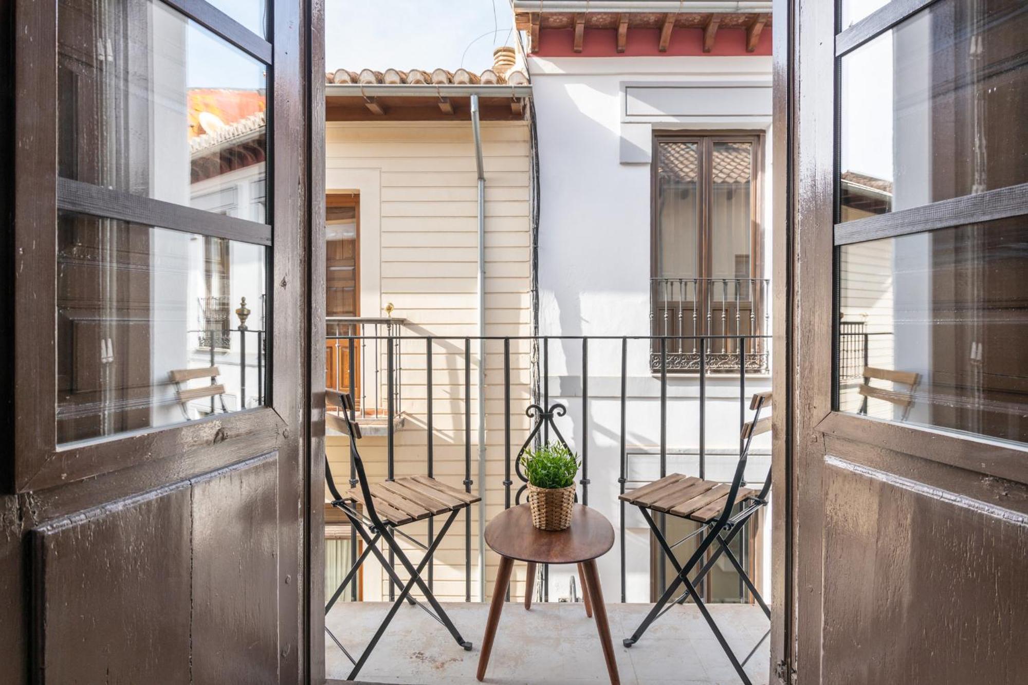 Apartamentos Luna Suites Palacio Dorita Granada Luaran gambar